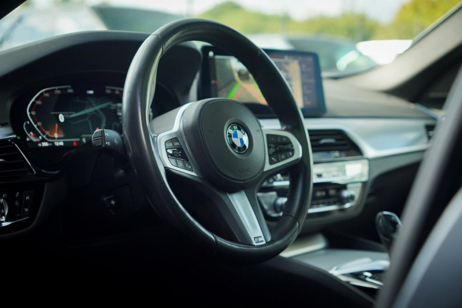 BMW 5 Serie Touring 530i High Executive / M-Pakket / Pano / HUD / Trekhaak / Incl BTW / Laser