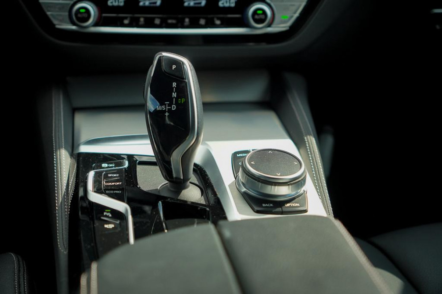 BMW 5 Serie Touring 530i High Executive / M-Pakket / Pano / HUD / Trekhaak / Incl BTW / Laser