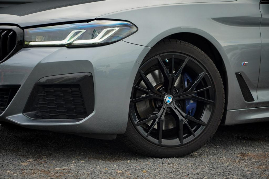 BMW 5 Serie Touring 530i High Executive / M-Pakket / Pano / HUD / Trekhaak / Incl BTW / Laser