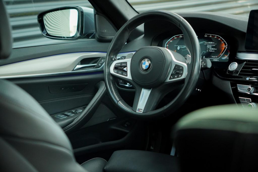 BMW 5 Serie Touring 530i High Executive / M-Pakket / Pano / HUD / Trekhaak / Incl BTW / Laser