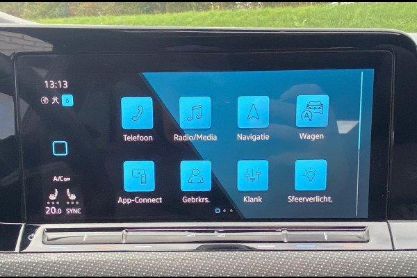Volkswagen Golf 1.5 eTSI R-Line/ Virtual CP/ Pano/ IQ-light/ Sfeer/Cam/19"/Keyless Volkswagen Golf 1.5 eTSI R-Line/ Virtual CP/ Pano/ IQ-light/ Sfeer/Cam/19"/Keyless