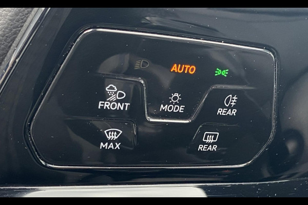 Volkswagen Golf 1.5 eTSI R-Line/ Virtual CP/ Pano/ IQ-light/ Sfeer/Cam/19"/Keyless Volkswagen Golf 1.5 eTSI R-Line/ Virtual CP/ Pano/ IQ-light/ Sfeer/Cam/19"/Keyless