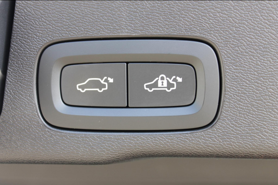 Volvo XC60 2.0 T6 Plug-in hybrid AWD Plus Dark Adaptieve cruise control / Panoramisch schuif-kanteldak / Lederen bekleding / 19" lm velgen / Google infotainment Volvo XC60 2.0 T6 Plug-in hybrid AWD Plus Dark Adaptieve cruise control / Panoramisch schuif-kanteldak / Lederen bekleding / 19" lm velgen / Google infotainment