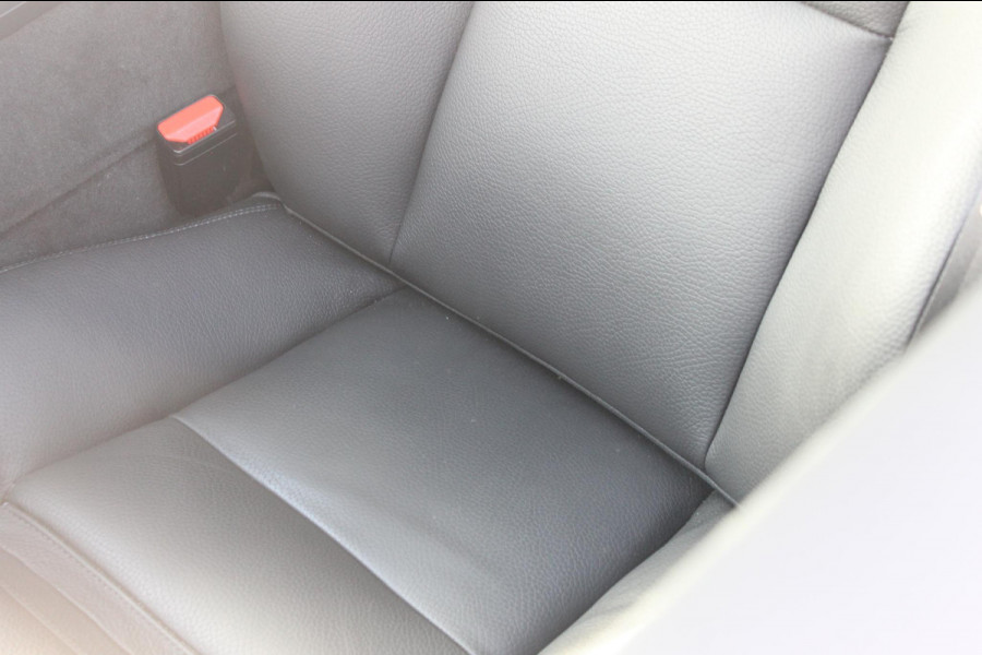 Volvo XC60 2.0 T6 Plug-in hybrid AWD Plus Dark Adaptieve cruise control / Panoramisch schuif-kanteldak / Lederen bekleding / 19" lm velgen / Google infotainment Volvo XC60 2.0 T6 Plug-in hybrid AWD Plus Dark Adaptieve cruise control / Panoramisch schuif-kanteldak / Lederen bekleding / 19" lm velgen / Google infotainment