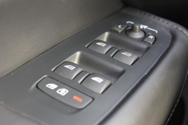 Volvo XC60 2.0 T6 Plug-in hybrid AWD Plus Dark Adaptieve cruise control / Panoramisch schuif-kanteldak / Lederen bekleding / 19" lm velgen / Google infotainment Volvo XC60 2.0 T6 Plug-in hybrid AWD Plus Dark Adaptieve cruise control / Panoramisch schuif-kanteldak / Lederen bekleding / 19" lm velgen / Google infotainment