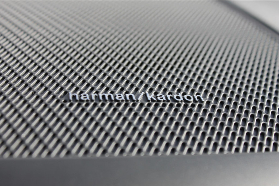 Volvo XC60 2.0 T6 Plug-in hybrid AWD Plus Dark Adaptieve cruise control / Panoramisch schuif-kanteldak / Lederen bekleding / 19" lm velgen / Google infotainment Volvo XC60 2.0 T6 Plug-in hybrid AWD Plus Dark Adaptieve cruise control / Panoramisch schuif-kanteldak / Lederen bekleding / 19" lm velgen / Google infotainment