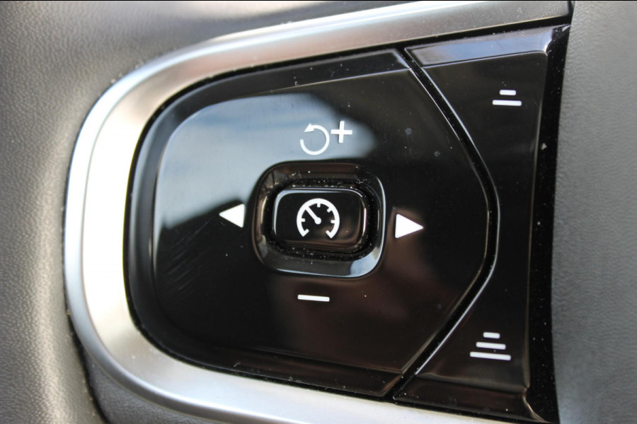 Volvo XC60 2.0 T6 Plug-in hybrid AWD Plus Dark Adaptieve cruise control / Panoramisch schuif-kanteldak / Lederen bekleding / 19" lm velgen / Google infotainment Volvo XC60 2.0 T6 Plug-in hybrid AWD Plus Dark Adaptieve cruise control / Panoramisch schuif-kanteldak / Lederen bekleding / 19" lm velgen / Google infotainment