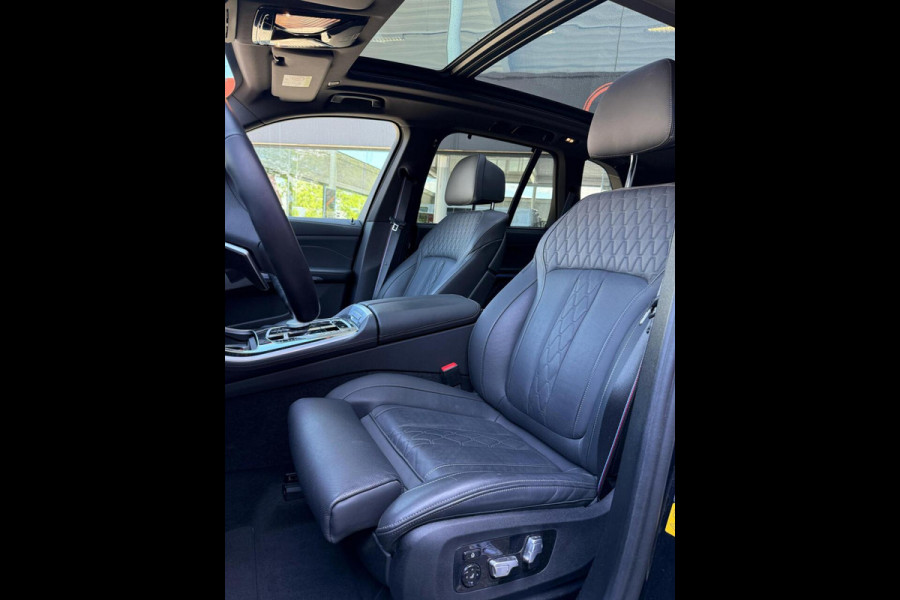 BMW X5 xDrive50e| M PACK PRO| Carbon zwart|22inch performance velg.