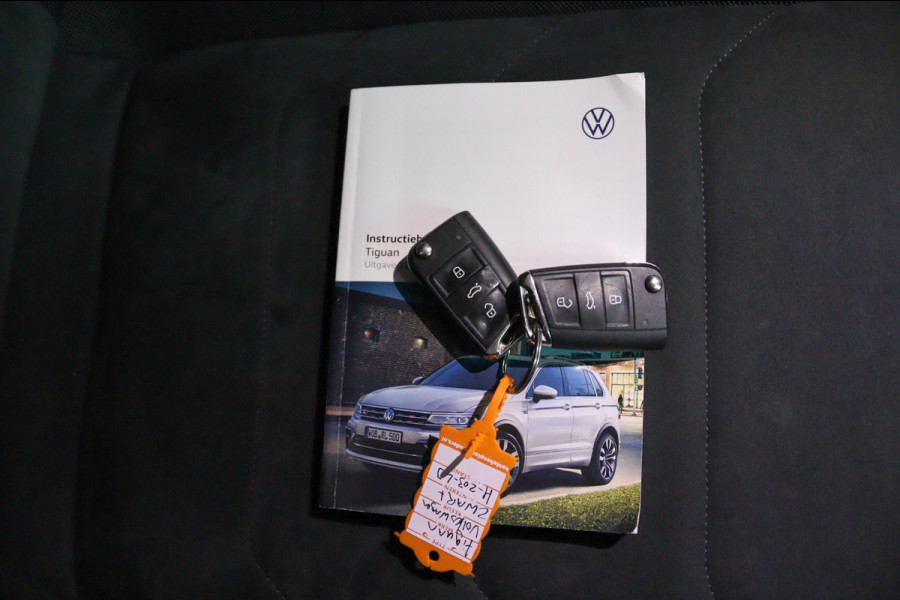 Volkswagen Tiguan 1.5 TSI Business R-LINE*CAM*ACC*HAAK*CARPLAY*NAVI* Volkswagen Tiguan 1.5 TSI Business R-LINE*CAM*ACC*HAAK*CARPLAY*NAVI*