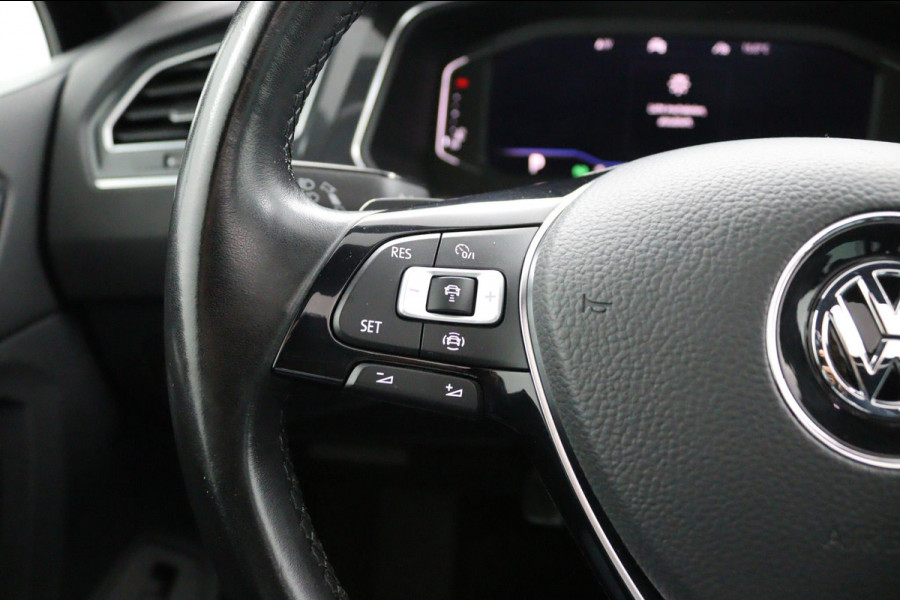 Volkswagen Tiguan 1.5 TSI Business R-LINE*CAM*ACC*HAAK*CARPLAY*NAVI* Volkswagen Tiguan 1.5 TSI Business R-LINE*CAM*ACC*HAAK*CARPLAY*NAVI*