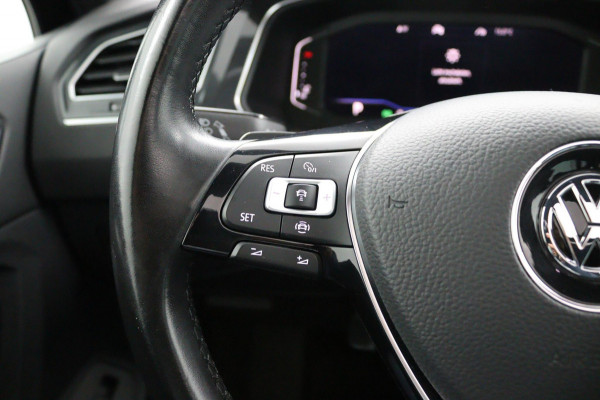 Volkswagen Tiguan 1.5 TSI Business R-LINE*CAM*ACC*HAAK*CARPLAY*NAVI* Volkswagen Tiguan 1.5 TSI Business R-LINE*CAM*ACC*HAAK*CARPLAY*NAVI*