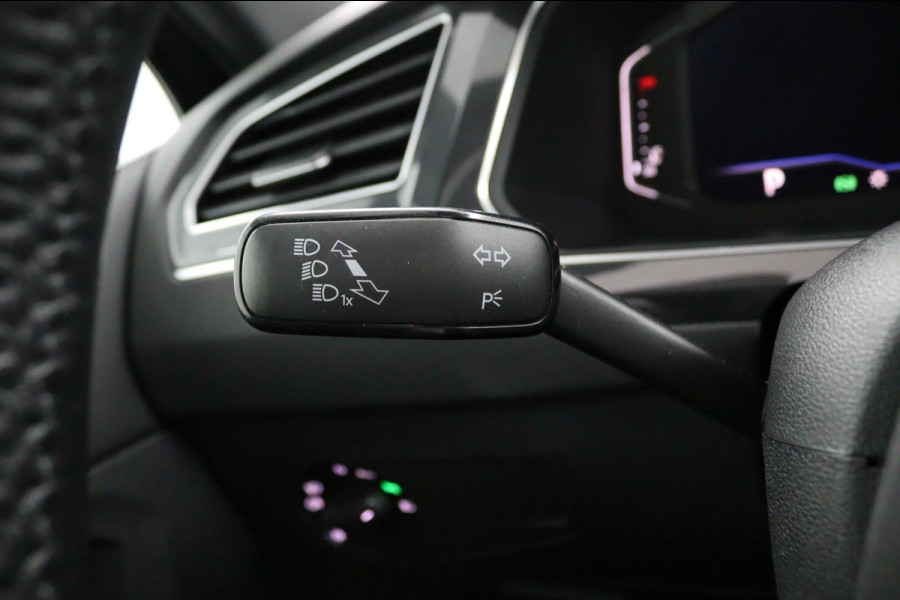 Volkswagen Tiguan 1.5 TSI Business R-LINE*CAM*ACC*HAAK*CARPLAY*NAVI* Volkswagen Tiguan 1.5 TSI Business R-LINE*CAM*ACC*HAAK*CARPLAY*NAVI*