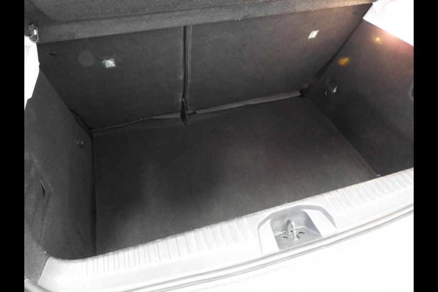 Renault Clio 1.0 TCe Zen NAVI/AIRCO/CRUISE/BLUETOOTH! Renault Clio 1.0 TCe Zen NAVI/AIRCO/CRUISE/BLUETOOTH!