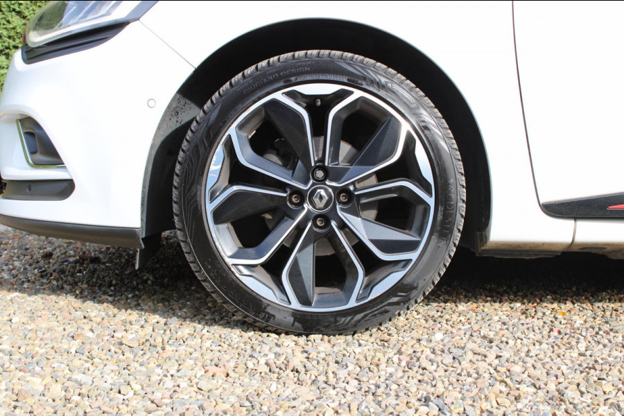 Renault Clio Estate 1.2 TCe Intens Automaat Allseason Panodak Trekhaak Camera !!NIEUWBINNEN!! Renault Clio Estate 1.2 TCe Intens Automaat Allseason Panodak Trekhaak Camera !!NIEUWBINNEN!!