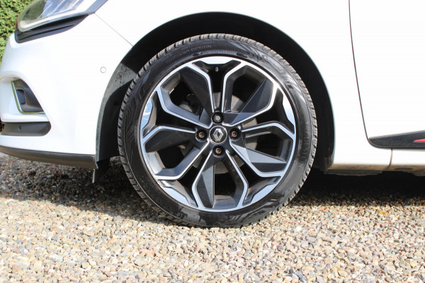 Renault Clio Estate 1.2 TCe Intens Automaat Allseason Panodak Trekhaak Camera !!NIEUWBINNEN!! Renault Clio Estate 1.2 TCe Intens Automaat Allseason Panodak Trekhaak Camera !!NIEUWBINNEN!!