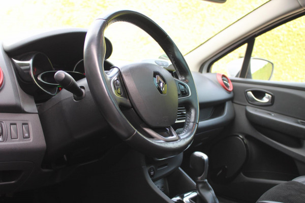 Renault Clio Estate 1.2 TCe Intens Automaat Allseason Panodak Trekhaak Camera !!NIEUWBINNEN!! Renault Clio Estate 1.2 TCe Intens Automaat Allseason Panodak Trekhaak Camera !!NIEUWBINNEN!!