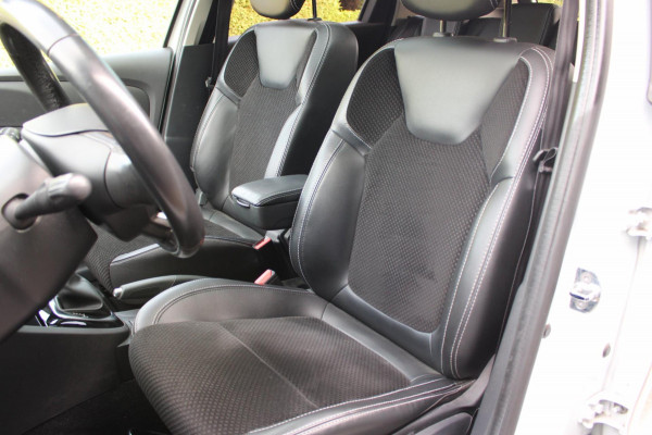Renault Clio Estate 1.2 TCe Intens Automaat Allseason Panodak Trekhaak Camera !!NIEUWBINNEN!! Renault Clio Estate 1.2 TCe Intens Automaat Allseason Panodak Trekhaak Camera !!NIEUWBINNEN!!