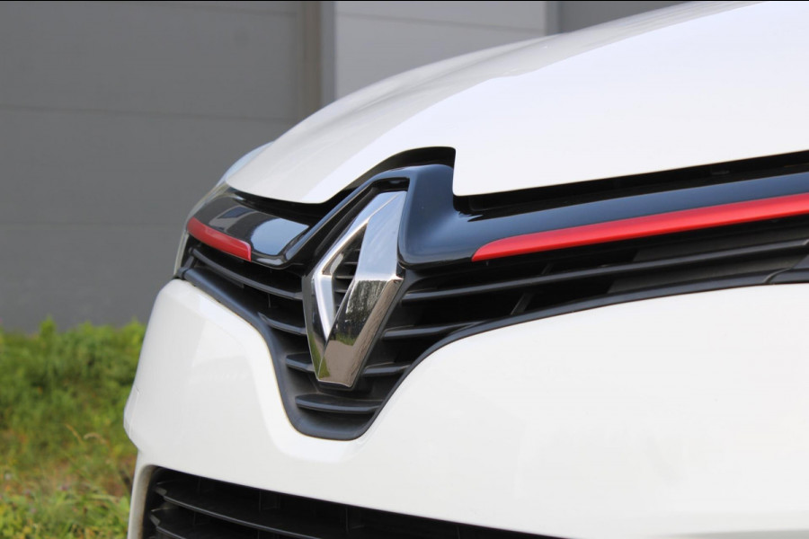 Renault Clio Estate 1.2 TCe Intens Automaat Allseason Panodak Trekhaak Camera !!NIEUWBINNEN!! Renault Clio Estate 1.2 TCe Intens Automaat Allseason Panodak Trekhaak Camera !!NIEUWBINNEN!!
