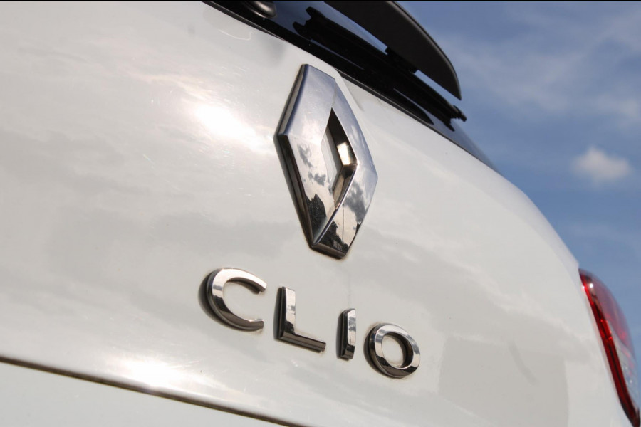 Renault Clio Estate 1.2 TCe Intens Automaat Allseason Panodak Trekhaak Camera !!NIEUWBINNEN!! Renault Clio Estate 1.2 TCe Intens Automaat Allseason Panodak Trekhaak Camera !!NIEUWBINNEN!!