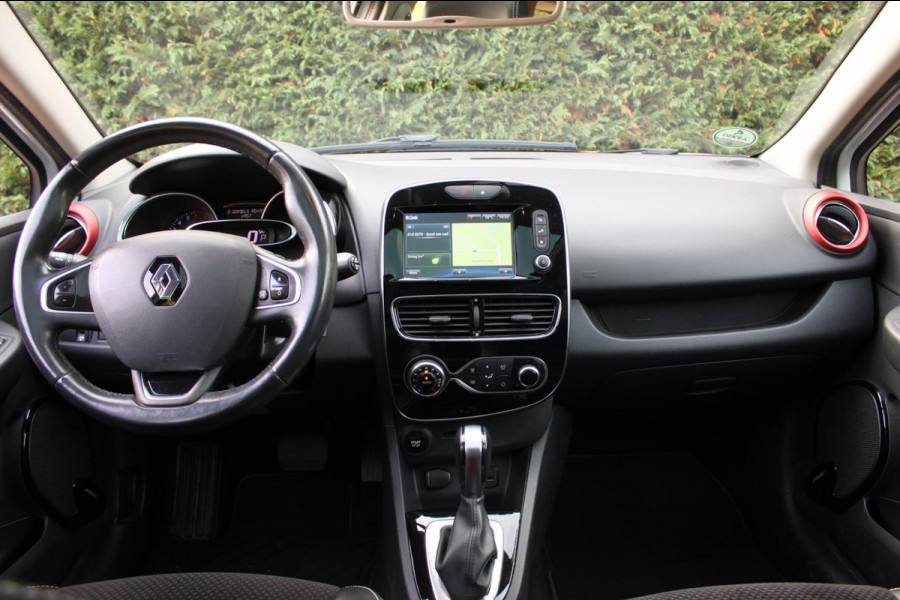 Renault Clio Estate 1.2 TCe Intens Automaat Allseason Panodak Trekhaak Camera !!NIEUWBINNEN!! Renault Clio Estate 1.2 TCe Intens Automaat Allseason Panodak Trekhaak Camera !!NIEUWBINNEN!!