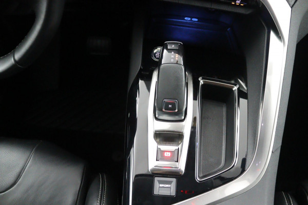 Peugeot 5008 1.2 PureTech*NAVI*CAM*HAAK*CRUISE*ECC*CARPLAY*7PER Peugeot 5008 1.2 PureTech*NAVI*CAM*HAAK*CRUISE*ECC*CARPLAY*7PER
