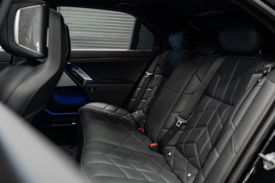 BMW 7 Serie 740d xDrive *M-Sport Pro / Bowers & Wilkins / Panorama / HUD / Surround View / Standverwarming*