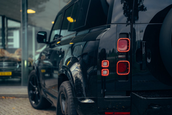 Land Rover Defender 110 2.0 P300e 110 X-Dynamic HSE ** URBAN ** 22inch ** Towing ** Cold Climate ** Dakspoiler ** Side Vents