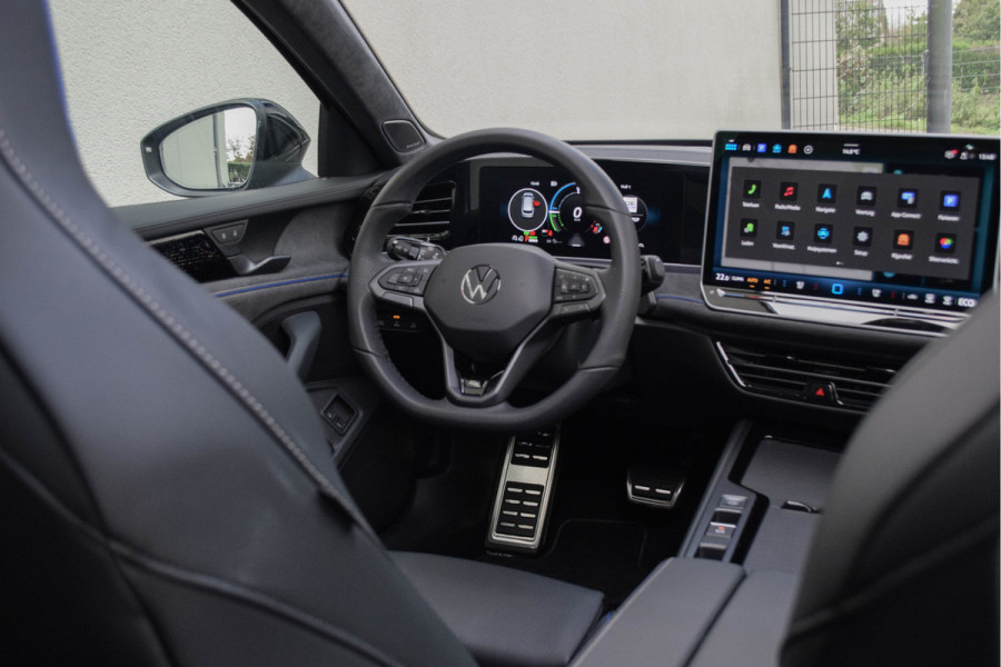 Volkswagen Passat Variant 1.5 eTSI R-Line / Puglia/ Virtual Cockpit Plus/ Panoramadak/ Trekhaak/ 200kW (272PK) Volkswagen Passat Variant 1.5 eTSI R-Line / Puglia/ Virtual Cockpit Plus/ Panoramadak/ Trekhaak/ 200kW (272PK)