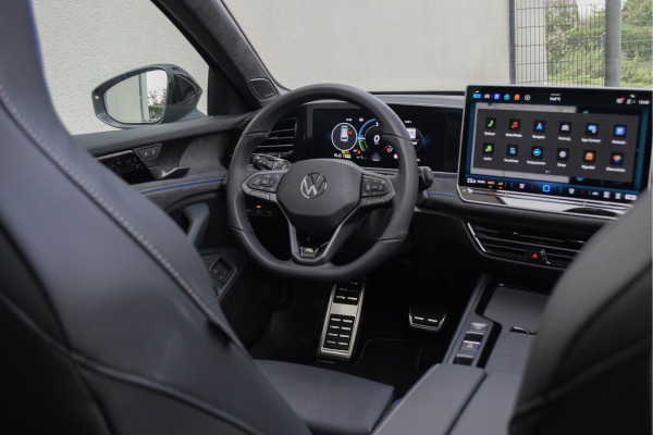 Volkswagen Passat Variant 1.5 eTSI R-Line / Puglia/ Virtual Cockpit Plus/ Panoramadak/ Trekhaak/ 200kW (272PK) Volkswagen Passat Variant 1.5 eTSI R-Line / Puglia/ Virtual Cockpit Plus/ Panoramadak/ Trekhaak/ 200kW (272PK)
