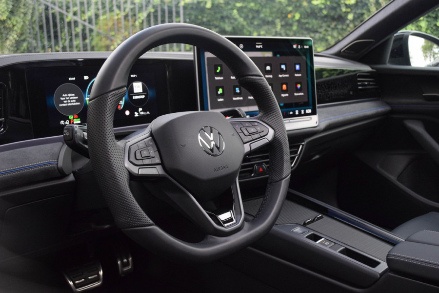 Volkswagen Passat Variant 1.5 eTSI R-Line / Puglia/ Virtual Cockpit Plus/ Panoramadak/ Trekhaak/ 200kW (272PK) Volkswagen Passat Variant 1.5 eTSI R-Line / Puglia/ Virtual Cockpit Plus/ Panoramadak/ Trekhaak/ 200kW (272PK)
