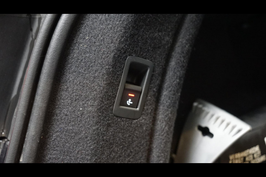 Audi A4 Avant 2.0 TFSI Quattro 3x S-Line AUTOMAAT-ACC-ALCANTARA-BANG&OLUFSEN-CLIMA-HEADUP-FULL LED-KEYLESS-STANDKACHEL-WINTER-ETC.