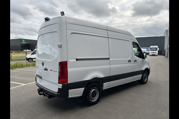 Mercedes-Benz Sprinter 317 CDI L2 H2 2800KG Trekhaak / MBUX / Camera / Navigatie / Stand kachel / Airco / 270 Graden achterdeuren