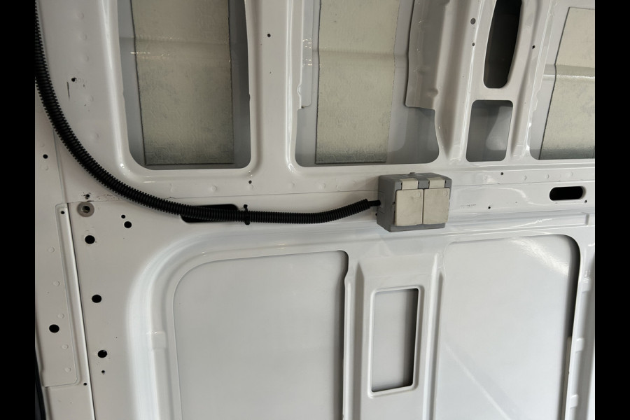 Mercedes-Benz Sprinter 317 CDI L2 H2 2800KG Trekhaak / MBUX / Camera / Navigatie / Stand kachel / Airco / 270 Graden achterdeuren