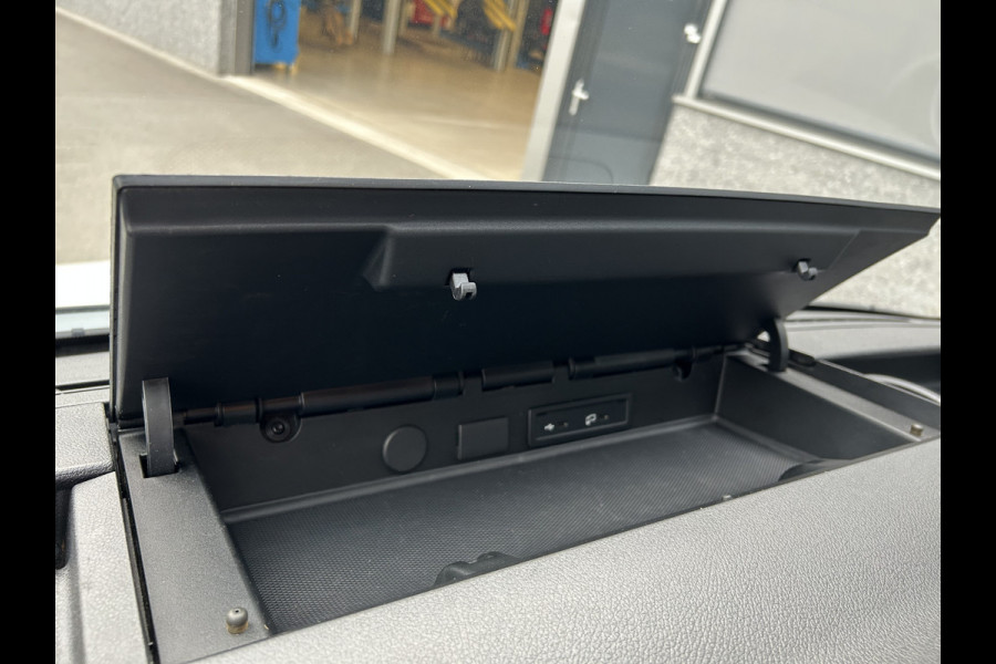 Mercedes-Benz Sprinter 317 CDI L2 H2 2800KG Trekhaak / MBUX / Camera / Navigatie / Stand kachel / Airco / 270 Graden achterdeuren