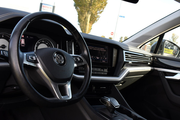 Volkswagen Touareg 3.0 TDI V6 Grijs Kenteken Bpm Vrij Adaptieve Cruise, Camera, Carplay, LED, 3500kg Trekhaak, Stoelverwarming, Automaat, Multimedia, 232pk, BOM VOL Volkswagen Touareg 3.0 TDI V6 Grijs Kenteken Bpm Vrij Adaptieve Cruise, Camera, Carplay, LED, 3500kg Trekhaak, Stoelverwarming, Automaat, Multimedia, 232pk, BOM VOL
