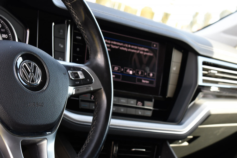 Volkswagen Touareg 3.0 TDI V6 Grijs Kenteken Bpm Vrij Adaptieve Cruise, Camera, Carplay, LED, 3500kg Trekhaak, Stoelverwarming, Automaat, Multimedia, 232pk, BOM VOL Volkswagen Touareg 3.0 TDI V6 Grijs Kenteken Bpm Vrij Adaptieve Cruise, Camera, Carplay, LED, 3500kg Trekhaak, Stoelverwarming, Automaat, Multimedia, 232pk, BOM VOL