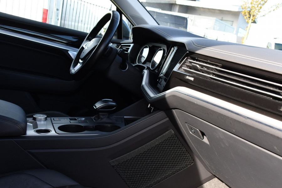 Volkswagen Touareg 3.0 TDI V6 Grijs Kenteken Bpm Vrij Adaptieve Cruise, Camera, Carplay, LED, 3500kg Trekhaak, Stoelverwarming, Automaat, Multimedia, 232pk, BOM VOL Volkswagen Touareg 3.0 TDI V6 Grijs Kenteken Bpm Vrij Adaptieve Cruise, Camera, Carplay, LED, 3500kg Trekhaak, Stoelverwarming, Automaat, Multimedia, 232pk, BOM VOL