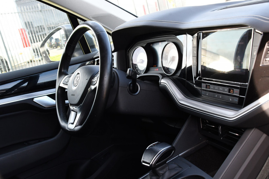Volkswagen Touareg 3.0 TDI V6 Grijs Kenteken Bpm Vrij Adaptieve Cruise, Camera, Carplay, LED, 3500kg Trekhaak, Stoelverwarming, Automaat, Multimedia, 232pk, BOM VOL Volkswagen Touareg 3.0 TDI V6 Grijs Kenteken Bpm Vrij Adaptieve Cruise, Camera, Carplay, LED, 3500kg Trekhaak, Stoelverwarming, Automaat, Multimedia, 232pk, BOM VOL