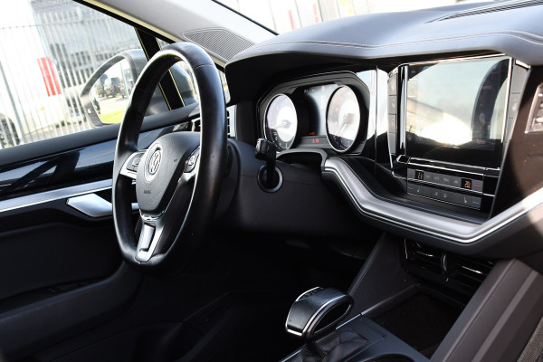 Volkswagen Touareg 3.0 TDI V6 Grijs Kenteken Bpm Vrij Adaptieve Cruise, Camera, Carplay, LED, 3500kg Trekhaak, Stoelverwarming, Automaat, Multimedia, 232pk, BOM VOL Volkswagen Touareg 3.0 TDI V6 Grijs Kenteken Bpm Vrij Adaptieve Cruise, Camera, Carplay, LED, 3500kg Trekhaak, Stoelverwarming, Automaat, Multimedia, 232pk, BOM VOL