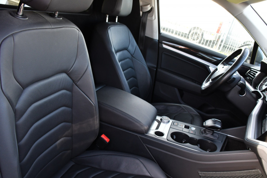 Volkswagen Touareg 3.0 TDI V6 Grijs Kenteken Bpm Vrij Adaptieve Cruise, Camera, Carplay, LED, 3500kg Trekhaak, Stoelverwarming, Automaat, Multimedia, 232pk, BOM VOL Volkswagen Touareg 3.0 TDI V6 Grijs Kenteken Bpm Vrij Adaptieve Cruise, Camera, Carplay, LED, 3500kg Trekhaak, Stoelverwarming, Automaat, Multimedia, 232pk, BOM VOL