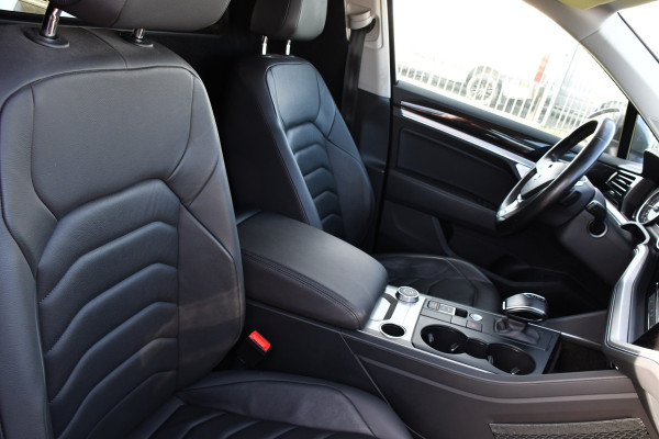 Volkswagen Touareg 3.0 TDI V6 Grijs Kenteken Bpm Vrij Adaptieve Cruise, Camera, Carplay, LED, 3500kg Trekhaak, Stoelverwarming, Automaat, Multimedia, 232pk, BOM VOL Volkswagen Touareg 3.0 TDI V6 Grijs Kenteken Bpm Vrij Adaptieve Cruise, Camera, Carplay, LED, 3500kg Trekhaak, Stoelverwarming, Automaat, Multimedia, 232pk, BOM VOL