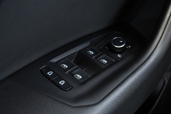Volkswagen Touareg 3.0 TDI V6 Grijs Kenteken Bpm Vrij Adaptieve Cruise, Camera, Carplay, LED, 3500kg Trekhaak, Stoelverwarming, Automaat, Multimedia, 232pk, BOM VOL Volkswagen Touareg 3.0 TDI V6 Grijs Kenteken Bpm Vrij Adaptieve Cruise, Camera, Carplay, LED, 3500kg Trekhaak, Stoelverwarming, Automaat, Multimedia, 232pk, BOM VOL