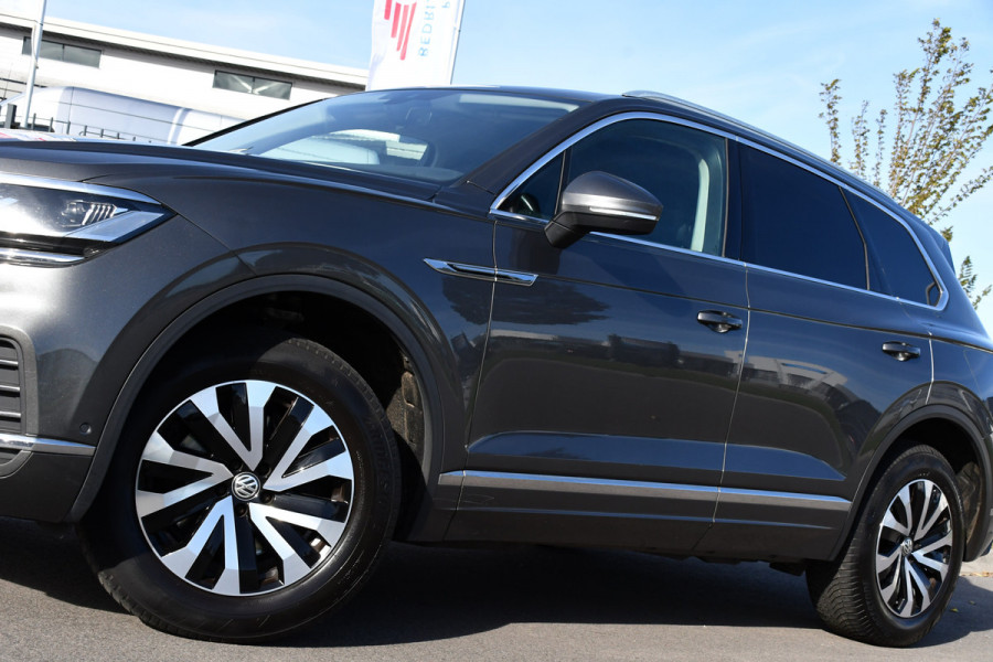 Volkswagen Touareg 3.0 TDI V6 Grijs Kenteken Bpm Vrij Adaptieve Cruise, Camera, Carplay, LED, 3500kg Trekhaak, Stoelverwarming, Automaat, Multimedia, 232pk, BOM VOL Volkswagen Touareg 3.0 TDI V6 Grijs Kenteken Bpm Vrij Adaptieve Cruise, Camera, Carplay, LED, 3500kg Trekhaak, Stoelverwarming, Automaat, Multimedia, 232pk, BOM VOL
