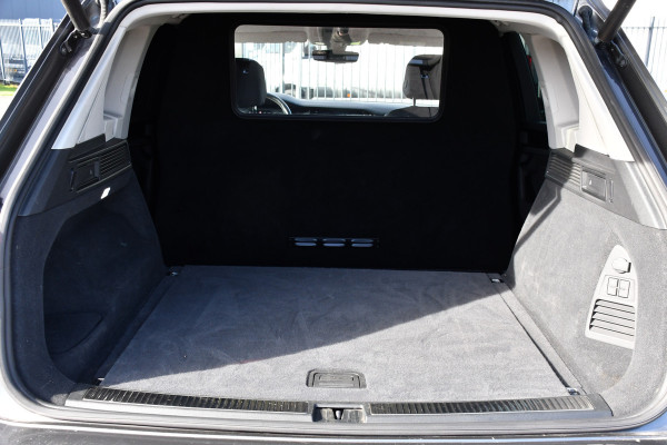 Volkswagen Touareg 3.0 TDI V6 Grijs Kenteken Bpm Vrij Adaptieve Cruise, Camera, Carplay, LED, 3500kg Trekhaak, Stoelverwarming, Automaat, Multimedia, 232pk, BOM VOL Volkswagen Touareg 3.0 TDI V6 Grijs Kenteken Bpm Vrij Adaptieve Cruise, Camera, Carplay, LED, 3500kg Trekhaak, Stoelverwarming, Automaat, Multimedia, 232pk, BOM VOL