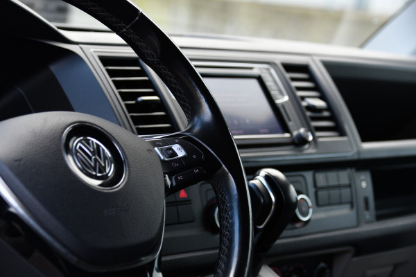 Volkswagen Transporter 2.0 TDI L2H1 DC 4Motion Highline Black Edition Camera, Cruise, Automaat, Multimedia, 204Pk, 2 x schuifdeur, LED, Uniek! Volkswagen Transporter 2.0 TDI L2H1 DC 4Motion Highline Black Edition Camera, Cruise, Automaat, Multimedia, 204Pk, 2 x schuifdeur, LED, Uniek!