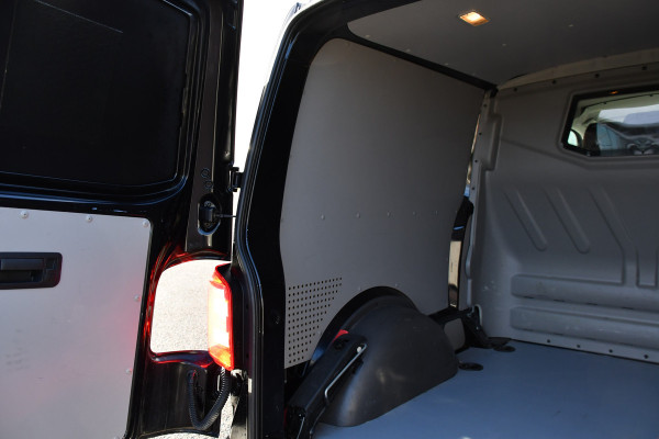 Volkswagen Transporter 2.0 TDI L2H1 DC 4Motion Highline Black Edition Camera, Cruise, Automaat, Multimedia, 204Pk, 2 x schuifdeur, LED, Uniek! Volkswagen Transporter 2.0 TDI L2H1 DC 4Motion Highline Black Edition Camera, Cruise, Automaat, Multimedia, 204Pk, 2 x schuifdeur, LED, Uniek!