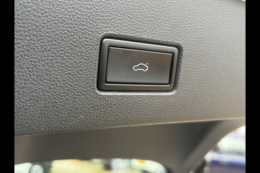 Volkswagen T-Roc 1.5 TSI Style Business | Automaat | Trekhaak | Virtual Cockpit | Topstaat!