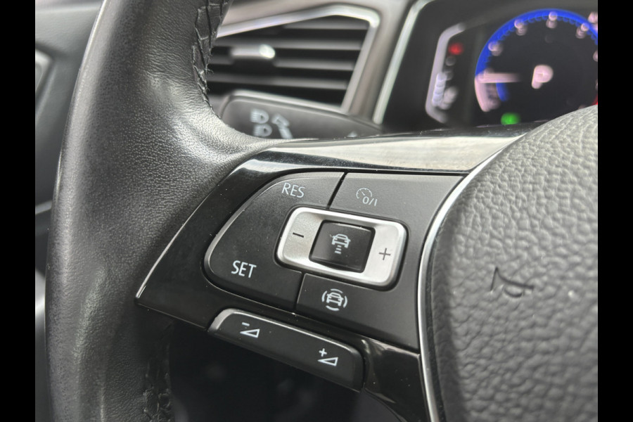 Volkswagen T-Roc 1.5 TSI Style Business | Automaat | Trekhaak | Virtual Cockpit | Topstaat!
