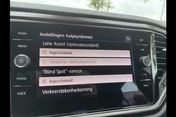 Volkswagen T-Roc 1.5 TSI Style Business | Automaat | Trekhaak | Virtual Cockpit | Topstaat!