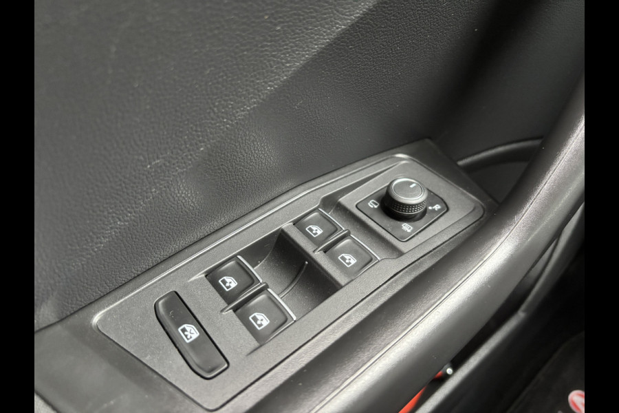 Volkswagen T-Roc 1.5 TSI Style Business | Automaat | Trekhaak | Virtual Cockpit | Topstaat!